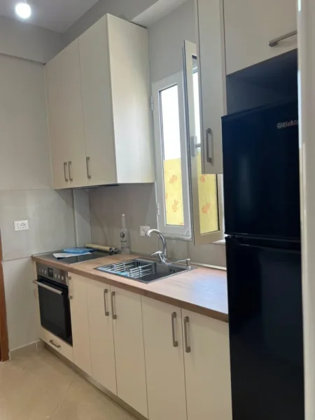 Tirane, jepet me qera apartament 1+1 Kati 3, 40 m² 400 € (Don Bosko)