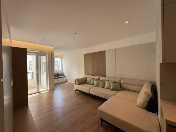 Tirane, shitet apartament 2+1+Ballkon Kati 5, 89 m² 275.000 € (Qender)