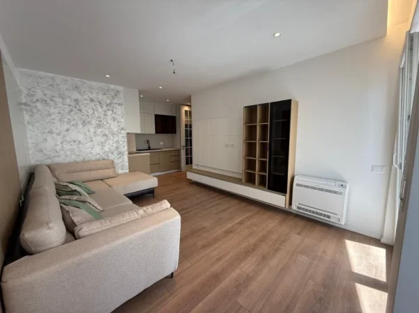 Tirane, shitet apartament 2+1+Ballkon Kati 5, 89 m² 275.000 € (Qender)