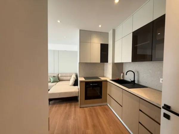 Tirane, shitet apartament 2+1+Ballkon Kati 5, 89 m² 275.000 € (Qender)