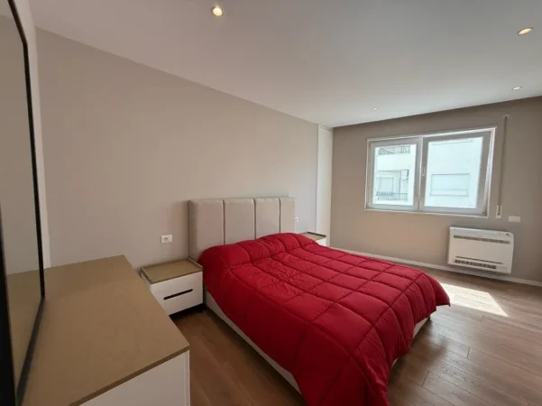 Tirane, shitet apartament 2+1+Ballkon Kati 5, 89 m² 275.000 € (Qender)