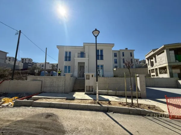 Tirane, shes Vile 3 Katshe Kati 2, 479 m² 740.000 € (Rolling Hills Liqeni)