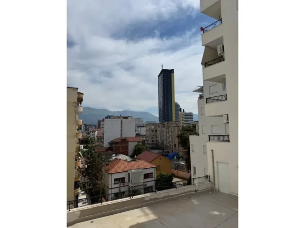 Tirane, shitet apartament 2+1+Ballkon Kati 5, 89 m² 275.000 € (Qender)