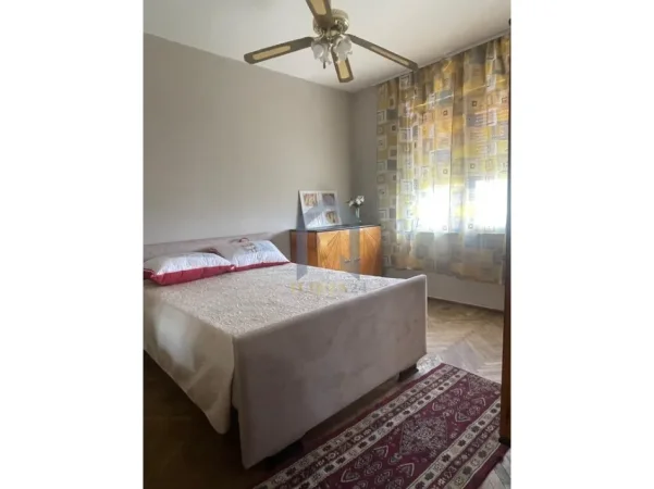 Tirane, jap me qera apartament 2+1+Ballkon Kati 4, 79 m² 450 € (Apartament 2+1 me qira , Rruga Ferit Xhajko)