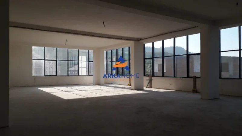 Tirane, shitet ambjent biznesi Kati 0, 1.300 m² 1.500.000 € 
