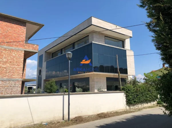 Tirane, shitet ambjent biznesi Kati 0, 1.300 m² 1.500.000 € 