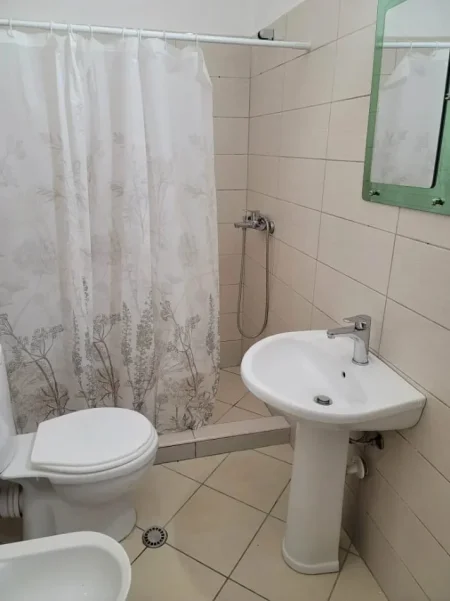 Tirane, jepet me qera apartament 1+1+Ballkon Kati 3, 60 m² 350 € 