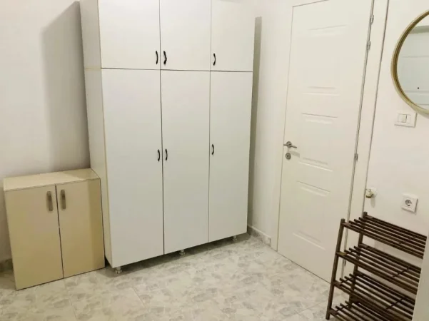 Tirane, jepet me qera apartament 1+1+Ballkon Kati 2, 65 m² 470 €