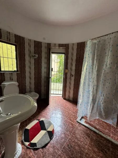Tirane, shitet apartament 3+1 Kati 0, 140 m² 169.000 € (Selite)