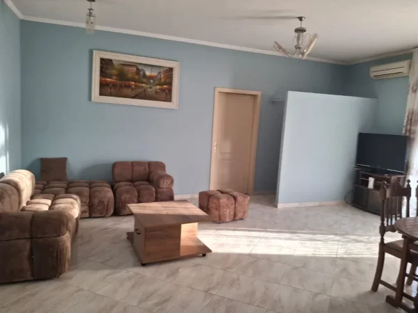 Tirane, jepet me qera apartament 1+1+Ballkon Kati 2, 60 m² 330 mije leke