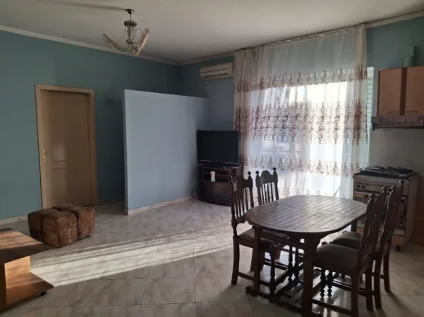 Tirane, jepet me qera apartament 1+1+Ballkon Kati 2, 60 m² 330 mije leke