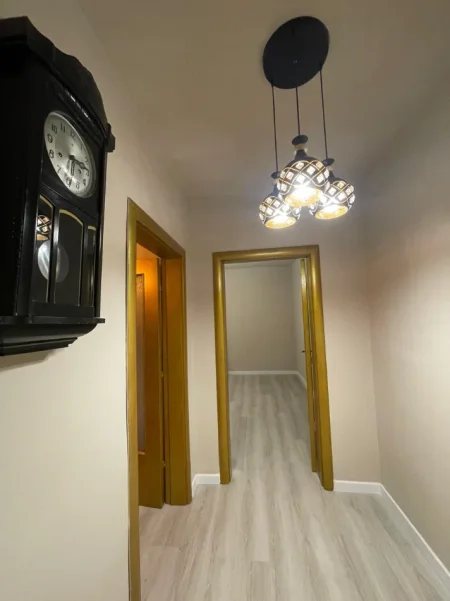 Tirane, jepet me qera ambjent biznesi Kati 1, 41 m² 600 € (Rruga e Kosovareve)