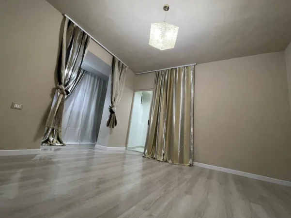 Tirane, jepet me qera ambjent biznesi Kati 1, 41 m² 600 € (Rruga e Kosovareve)