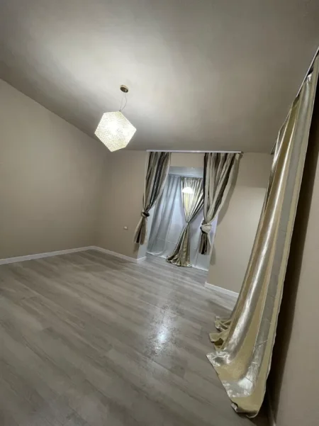 Tirane, jepet me qera ambjent biznesi Kati 1, 41 m² 600 € (Rruga e Kosovareve)