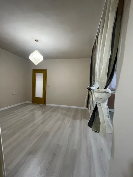 Tirane, jepet me qera ambjent biznesi Kati 1, 41 m² 600 € (Rruga e Kosovareve)
