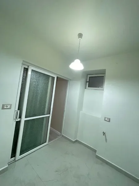 Tirane, jepet me qera ambjent biznesi Kati 1, 41 m² 600 € (Rruga e Kosovareve)