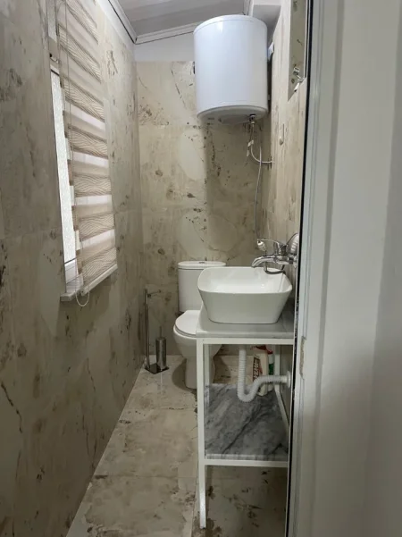 Tirane, jepet me qera ambjent biznesi Kati 1, 41 m² 600 € (Rruga e Kosovareve)