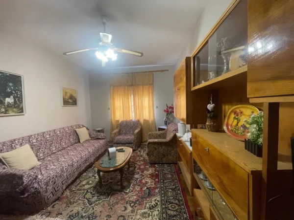 Durres, jepet me qera apartament 2+1 Kati 4, 80 m² 450 € (Tek Ish Restorant Durresi Rruga Ferit Xhajko)