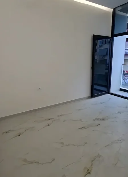 Tirane, jepet me qera ambjent biznesi Kati 1, 70 m² 700 € (Astir)