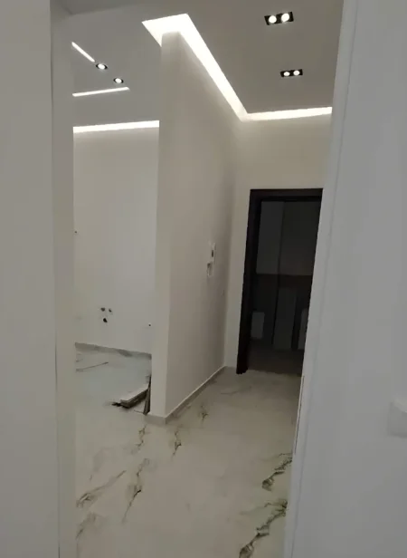 Tirane, jepet me qera ambjent biznesi Kati 1, 70 m² 700 € (Astir)