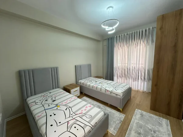 Tirane, jepet me qera apartament 2+1 Kati 4, 98 m² 880 € (Krsital Center)