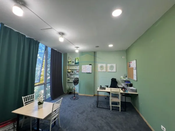 Tirane, shitet ambjent biznesi Kati 2, 32 m² 60.000 € (Xhamlliku)