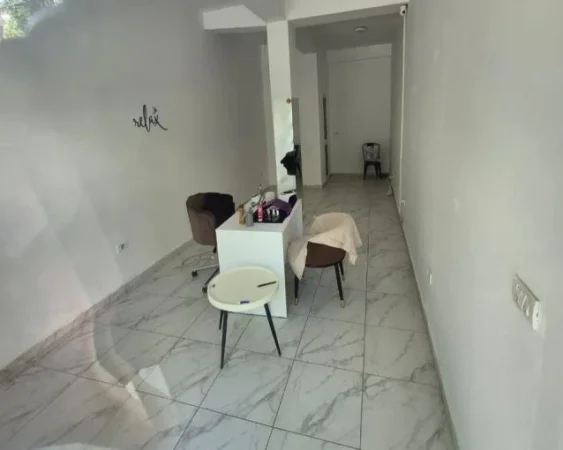 Tirane, jepet me qera dyqan Kati 0, 28 m² 500 € (rruga e kavajes , 21 dhjetori)