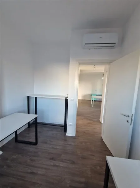 Tirane, jepet me qera zyre Kati 4, 103 m² 1.260 € (rruga e kavajes)