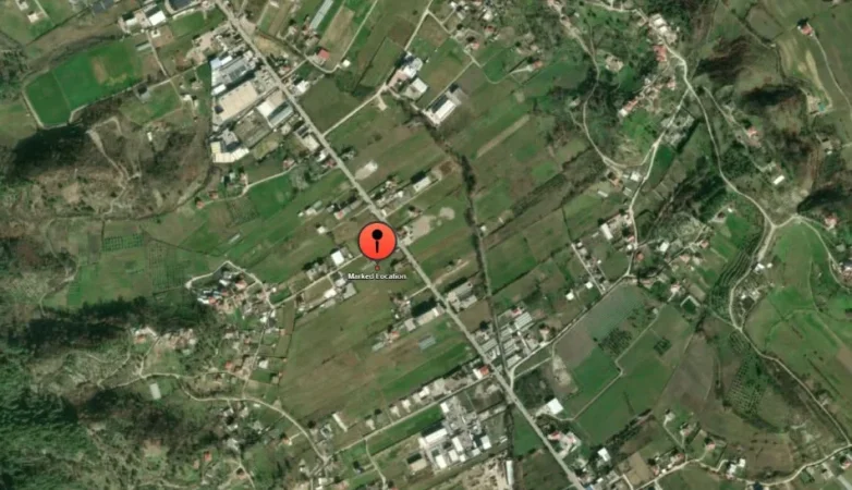 Tirane, shitet truall , 2.700 m² 290.000 € (prush)