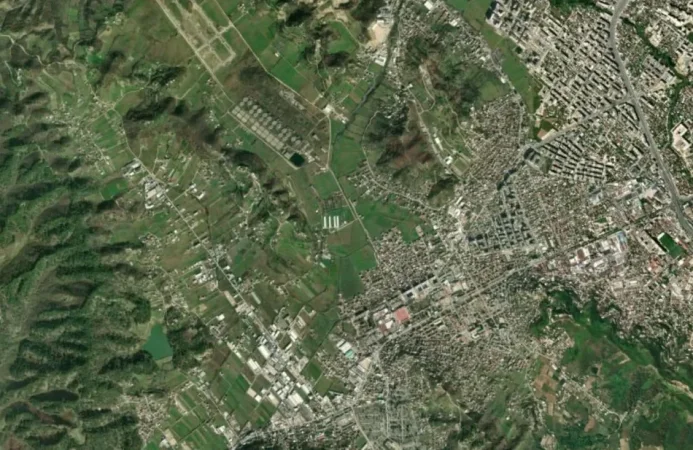 Tirane, shitet truall , 2.700 m² 290.000 € (prush)