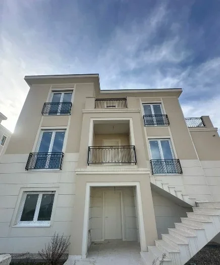 Tirane, shitet Vile 3+1+Aneks+Ballkon , 411 m² 1.100.000 € 