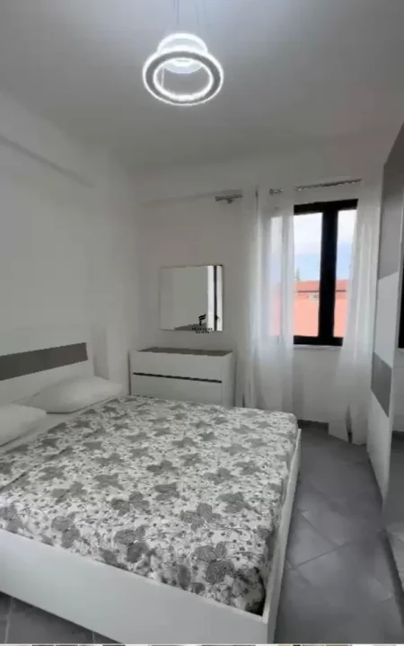 Tirane, jepet me qera apartament 2+1+Ballkon Kati 1, 92 m² 750 € (JORDAN MISJA)