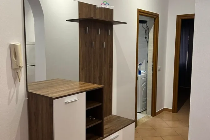 Tirane, jepet me qera Vile 3+1 Kati 4, 99 m² 570 € (Selite)