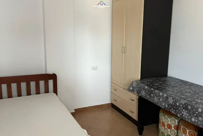 Tirane, jepet me qera Vile 3+1 Kati 4, 99 m² 570 € (Selite)