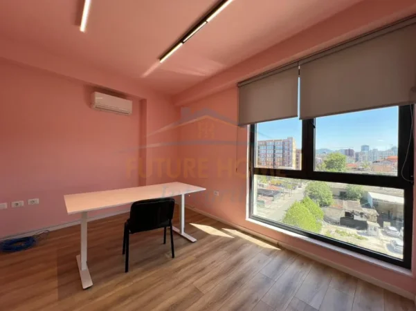 Tirane, jepet me qera ambjent biznesi Kati 4, 260 m² 1.780 € (Bulevardi i Ri,Tiranë)