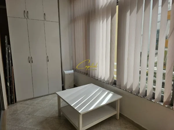 Tirane, jepet me qera apartament 2+1 Kati 3, 120 m² 800 € (LIQENI I THATE)