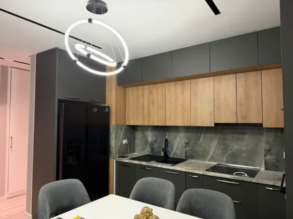 Tirane, jepet me qera apartament 2+1+Post Parkimi Kati 8, 105 m² 1.000 € (rruga e kavajes , 21 dhjetori)
