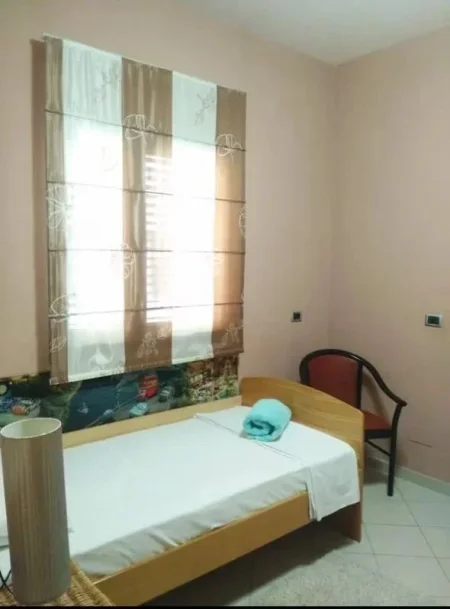 Tirane, jepet me qera apartament 2+1+Ballkon Kati 2, 110 m² 450 € (Rruga Mihal Grameno)