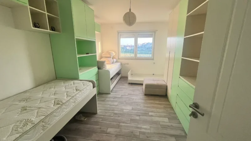 Tirane, jepet me qera apartament 2+1 Kati 2, 120 m² 500 € (ASTIR)