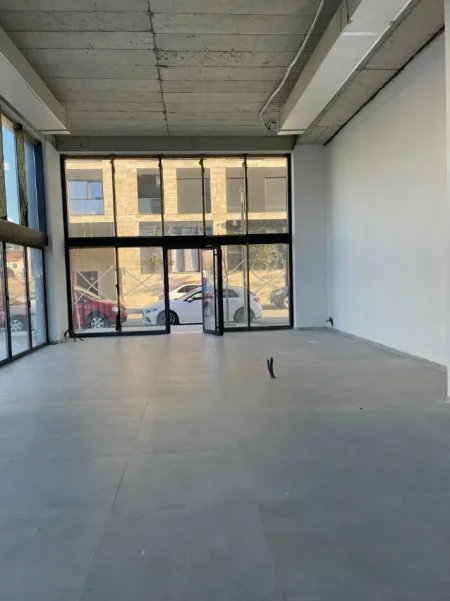 Tirane, jepet me qera ambjent biznesi Kati 0, 117 m² 1.500 € (Jordan Misja)