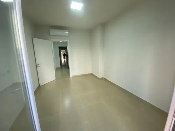 Tirane, jepet me qera zyre Kati 2, 93 m² 1.000 € (Rruga e kosovareve)