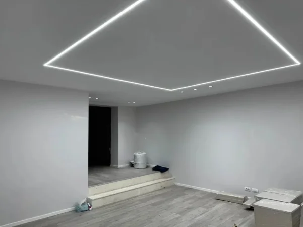 Tirane, jepet me qera zyre Kati 0, 80 m² 1.500 € (PRANE RRUGES SE SALES)