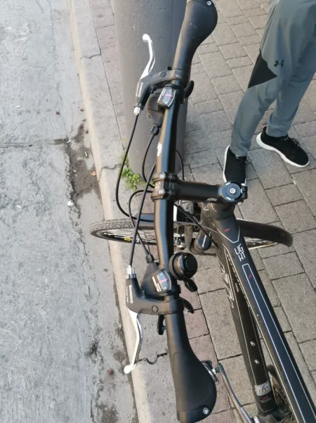 Tirane, shes biciklete per meshkuj biciklete KTM e zeze 300 €