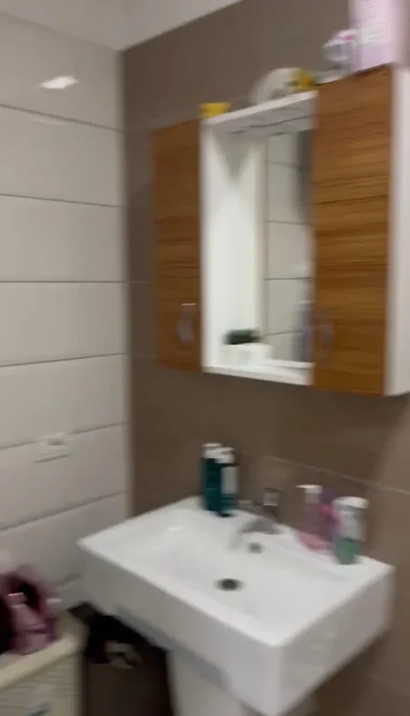 Tirane, jepet me qera apartament 1+1+Ballkon Kati 4, 70 m² 600 € 
