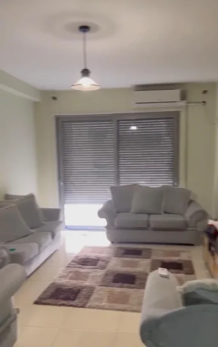 Tirane, jepet me qera apartament 1+1+Ballkon Kati 4, 70 m² 600 € 