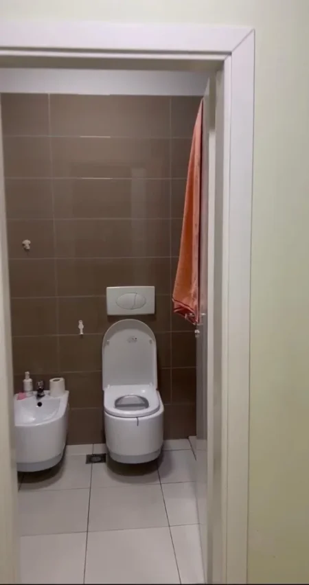 Tirane, jepet me qera apartament 1+1+Ballkon Kati 4, 70 m² 600 € 