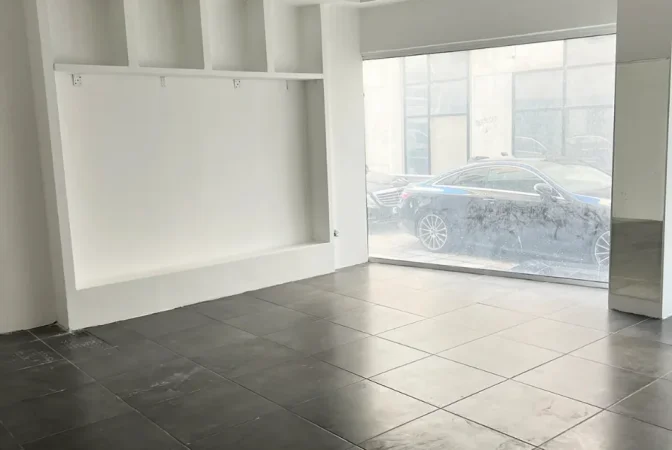 Tirane, jepet me qera dyqan Kati 0, 20 m² 790 € (MUHAMED GJOLLESHA)