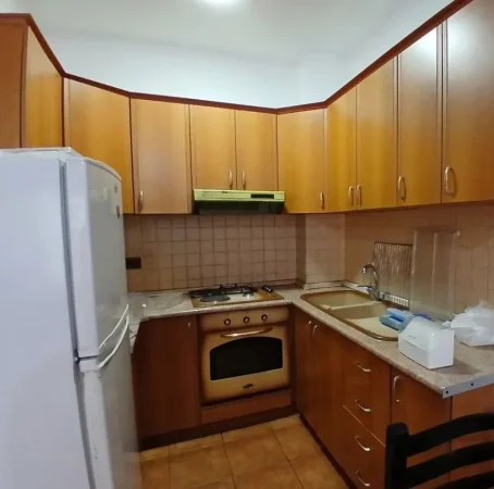 Tirane, jepet me qera apartament 1+1+Ballkon Kati 3, 70 m² 500 €