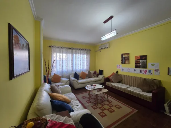 Tirane, shitet apartament 1+1 Kati 2, 82 m² 175.000 € (laprake)