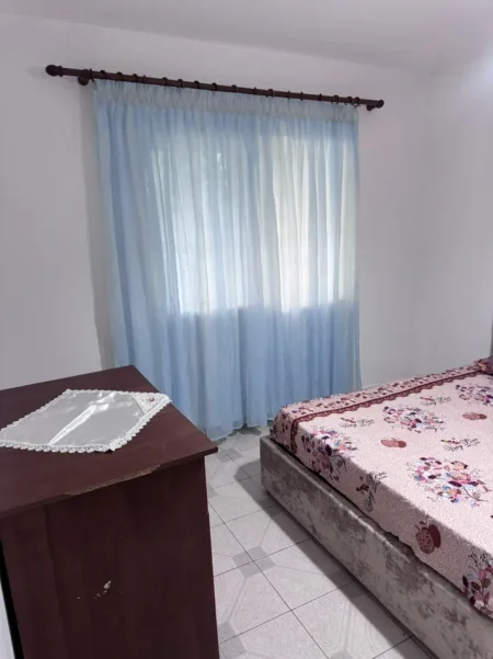 Tirane, jepet me qera apartament 1+1+Ballkon Kati 1, 65 m² 350 € 